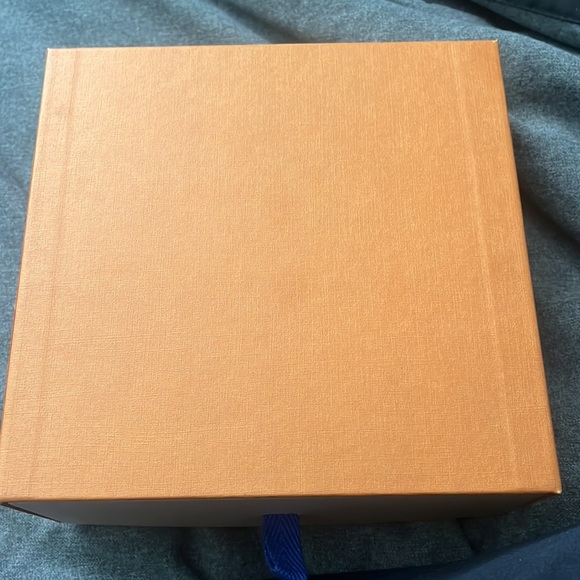 Brand New Authentic Louis Vuitton Box. Came from a LV pyramid belt. - Picture 4 of 4